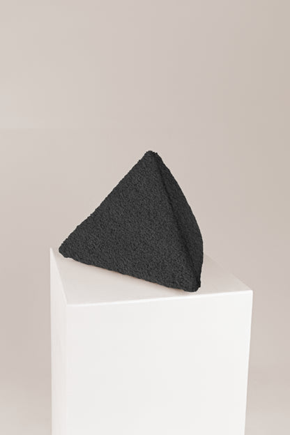 The PYRAMID scatter in black boucle