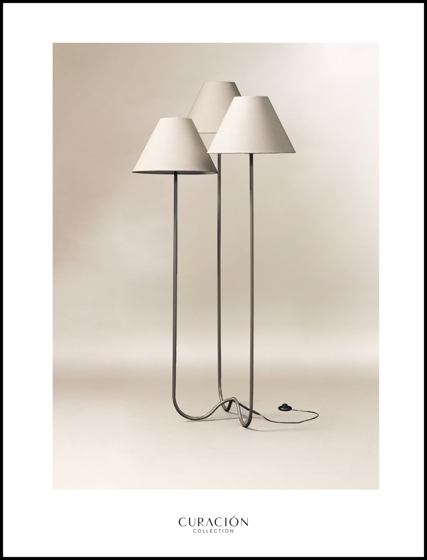 The CLOVER floor lamp