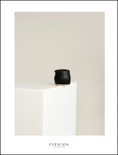 The MILK JUG in black