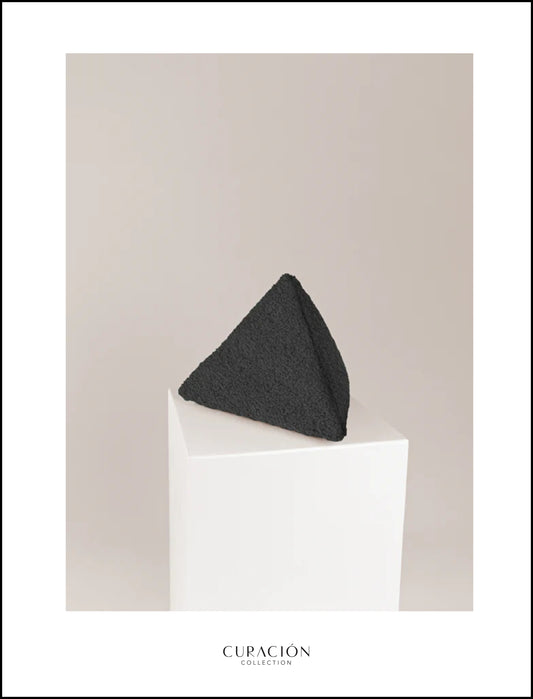 The PYRAMID scatter in black boucle