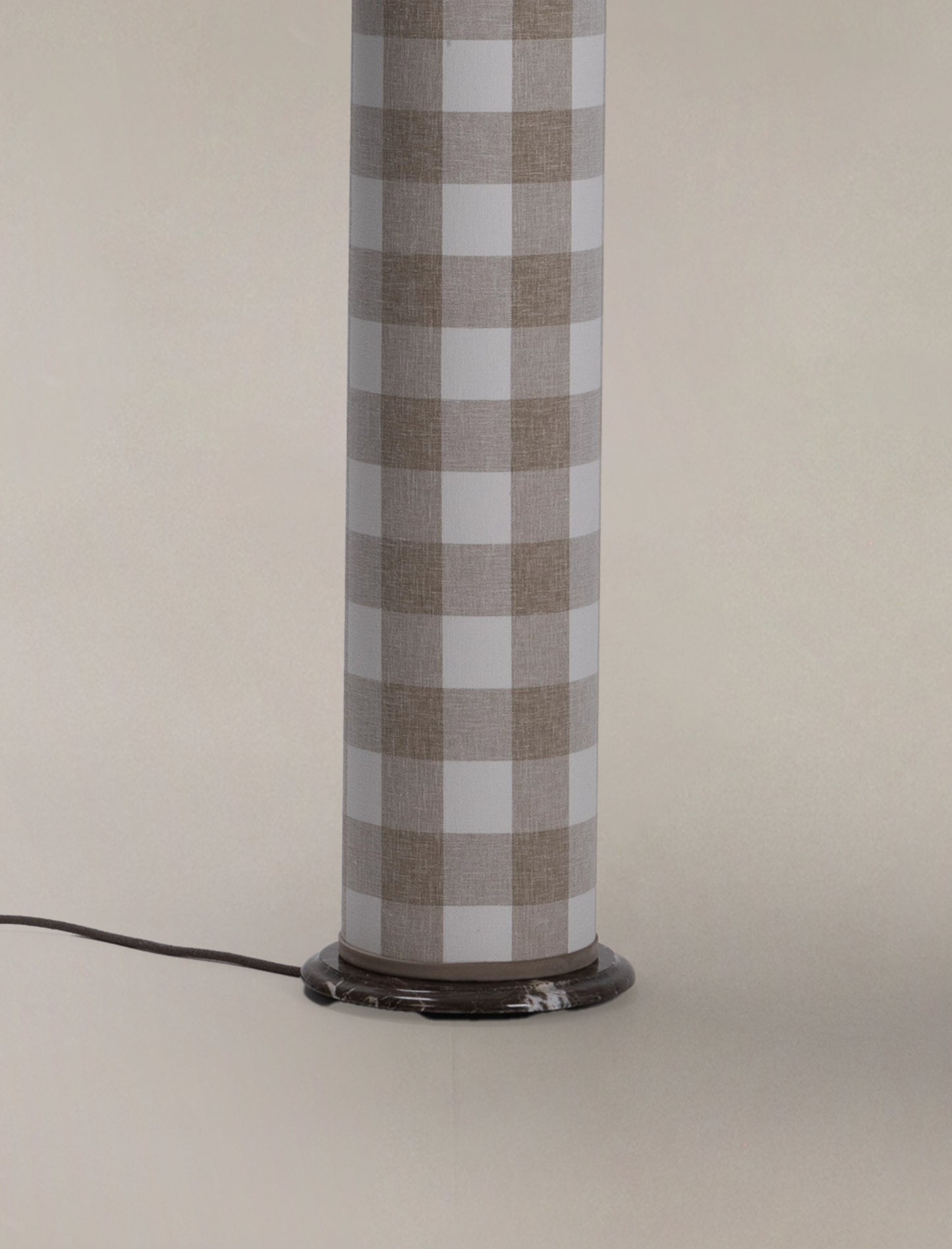 The COLUMN floor lamp in linen